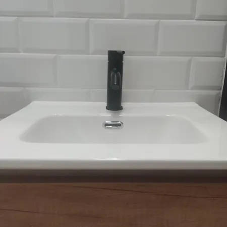 Estudio Bajo La Escalera شقة