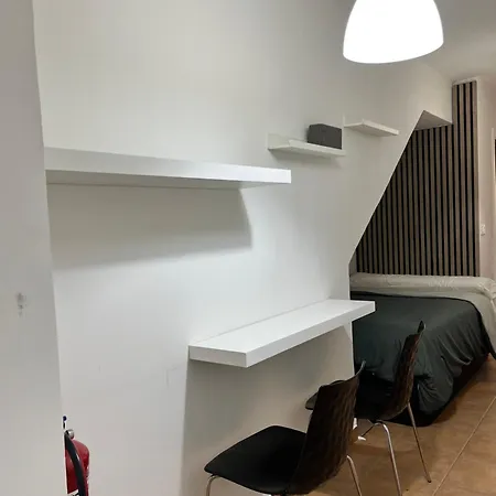Estudio Bajo La Escalera Redondela